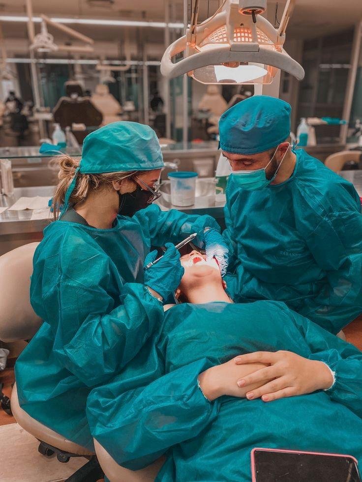 Dr. Helton Tavares - Implantes Dentários em Belo Horizonte